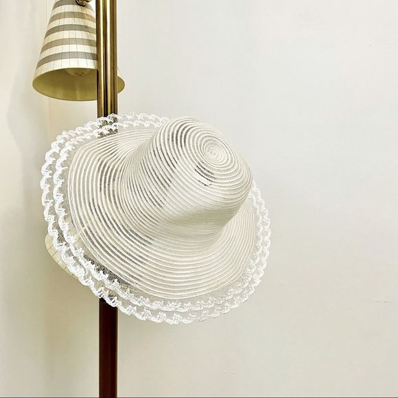 Vintage | Lace Olefin Garden Party Hat - Picture 1 of 6